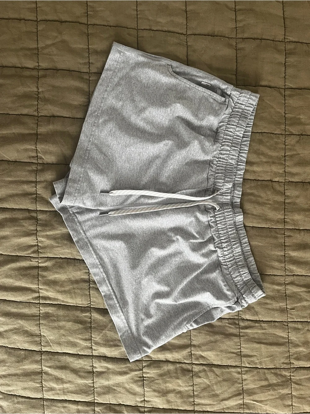 Vuori Halo Light Gray Athletic Shorts Size L